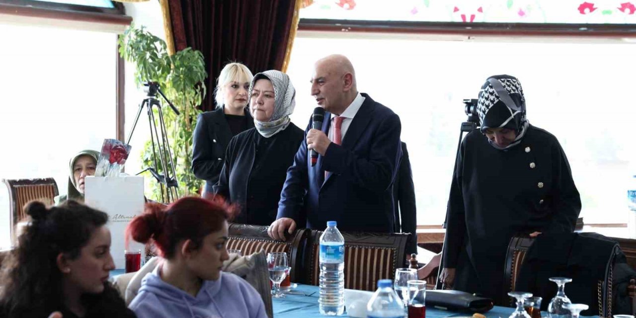 Keçiören Belediye Başkanı Altınok, depremzede kadınlarla buluştu