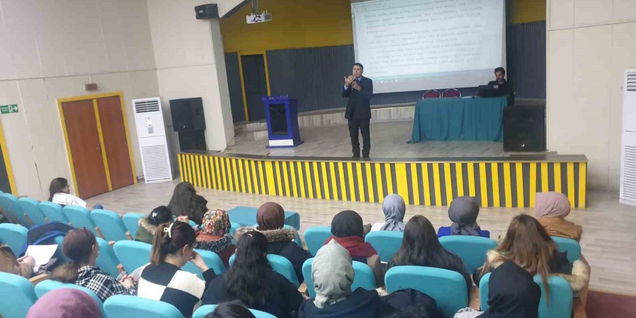 Ağrı’da aday öğretmenlere "Uyum Eğitimi" semineri
