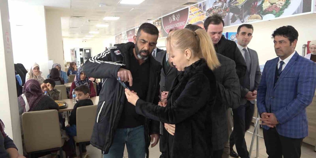 Valinin öğretmen eşi eski öğrencisinin depremde hayatını kaybettiğini yıllar sonra gördüğü ailesinden öğrendi