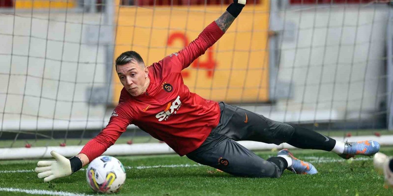 Muslera takımla birlikte çalışmalara başladı