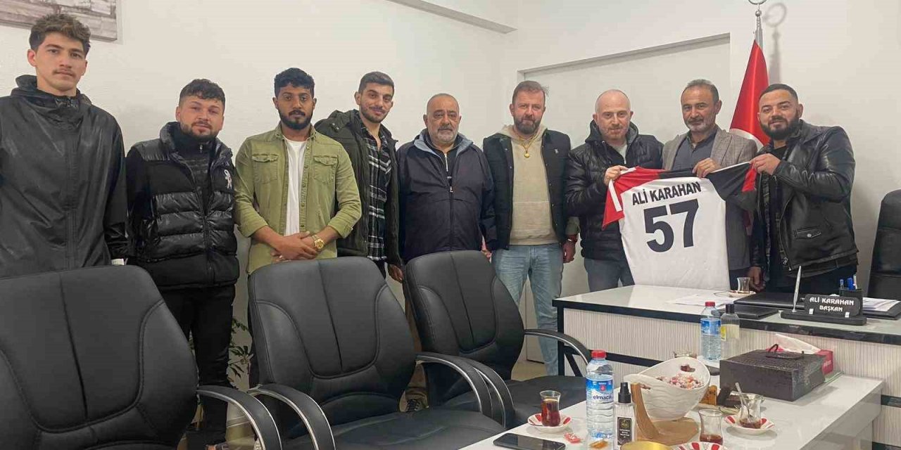 Türkeli’de depremzede çocuklar için sahaya oyuncak ‘yağacak’