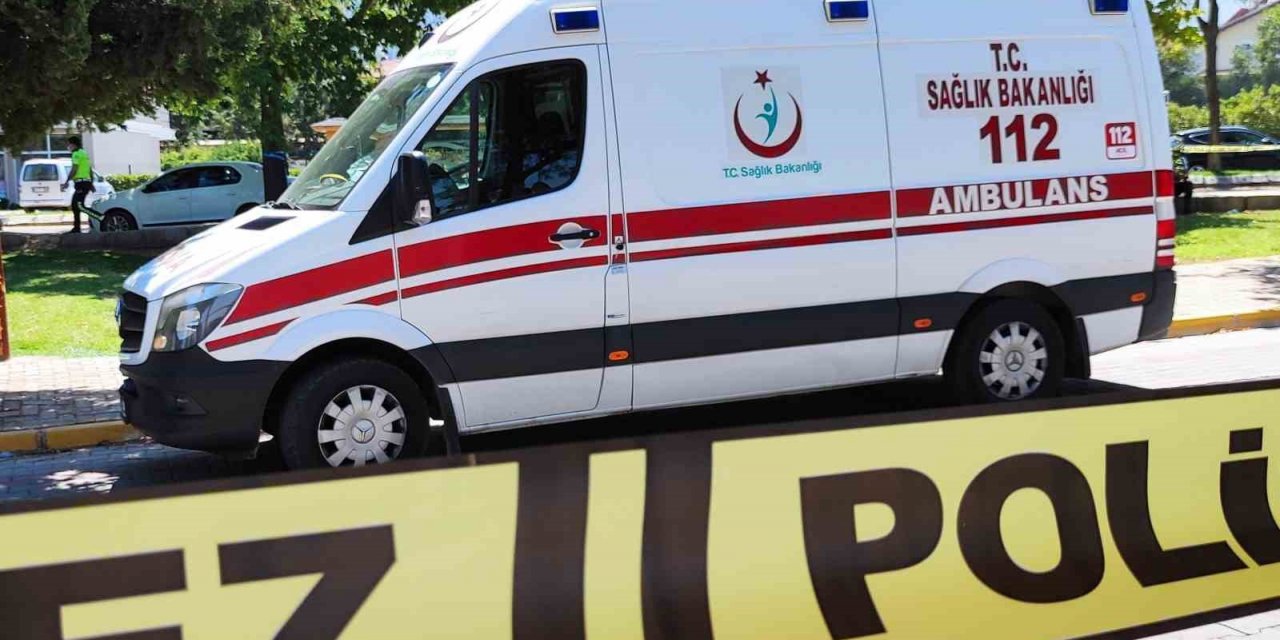 Minibüsün çarptığı yaşlı kadın kurtarılamadı