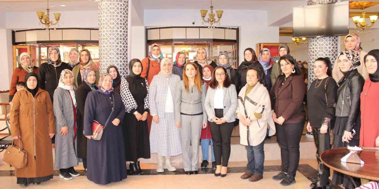 Kadınlar Gününde depremzedeler unutulmadı