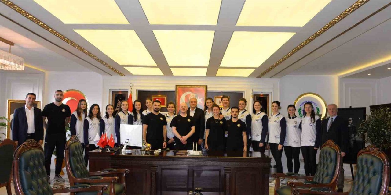 Başkan Bakkalcıoğlu “Bizim Kızlar”a  başarılar diledi