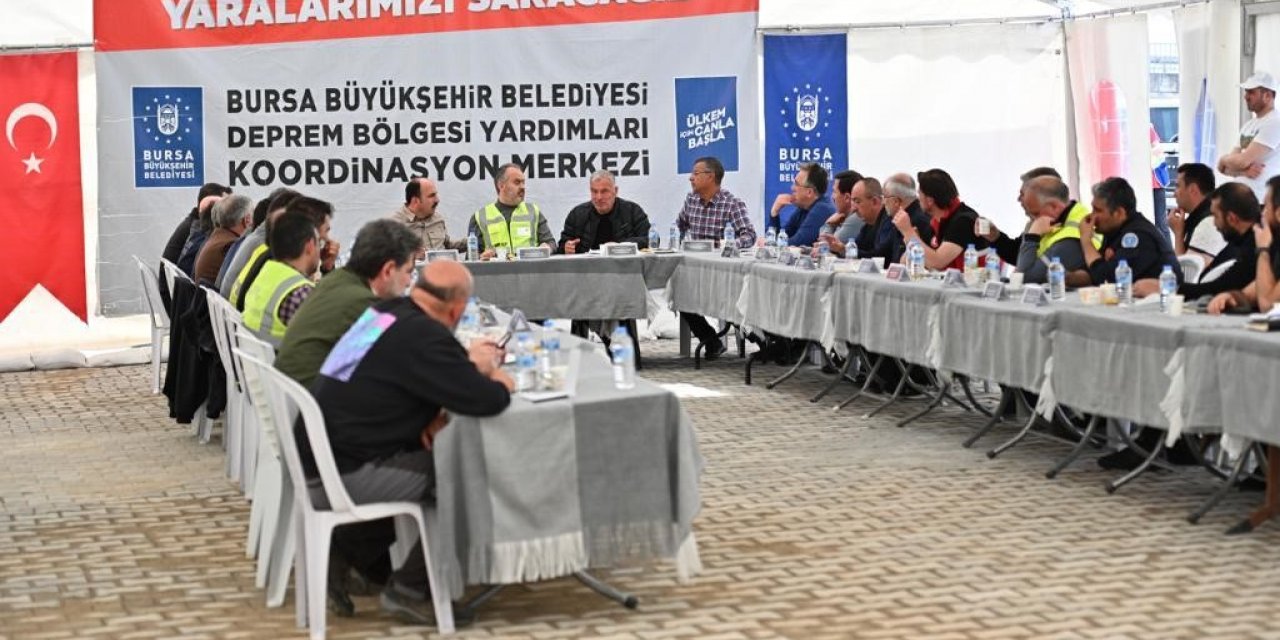 Başkan Savran: "Tüm gücümüzle deprem bölgesindeyiz"