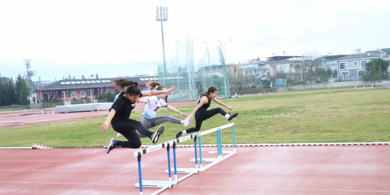 Geleceğin atletleri, başarıya koştu