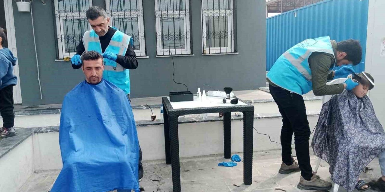 Dulkadiroğlu’nda depremzedelere tıraş hizmeti