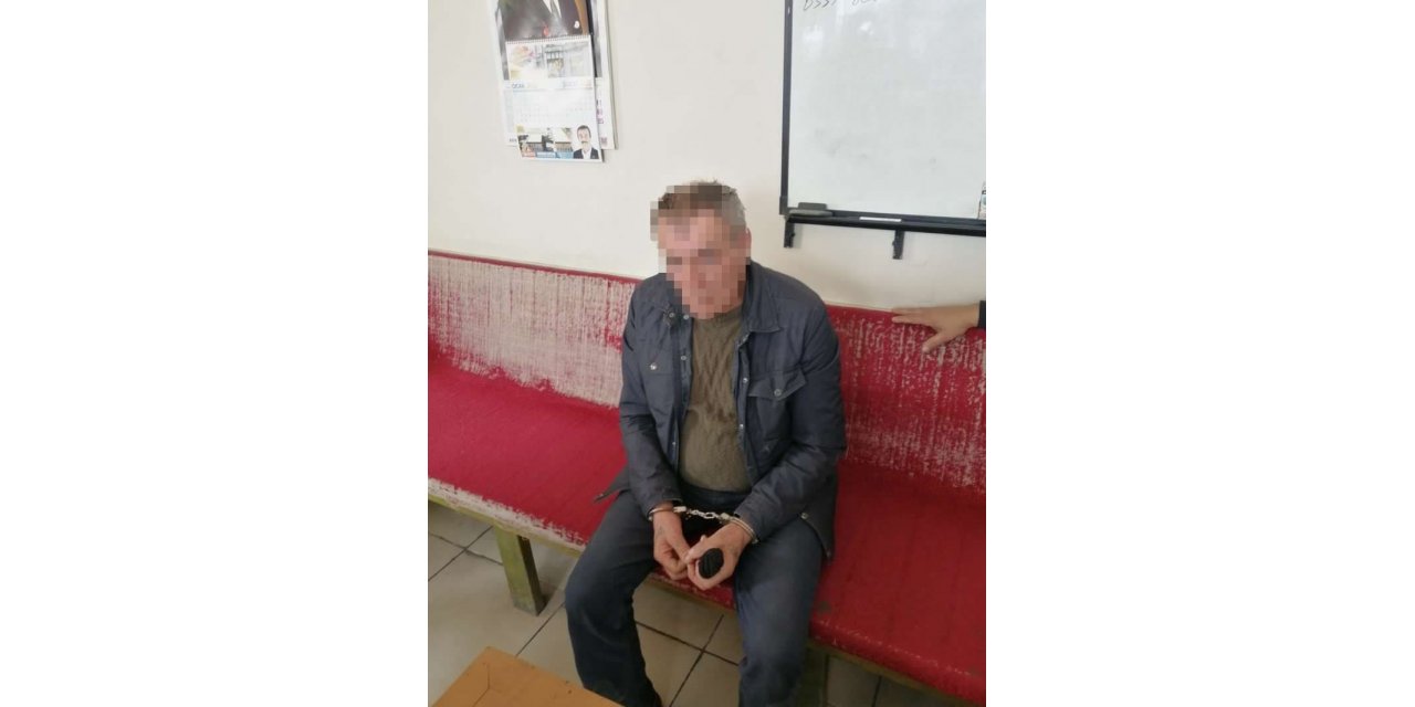 Dolmuşta yaşlı adamın cüzdanını çaldı