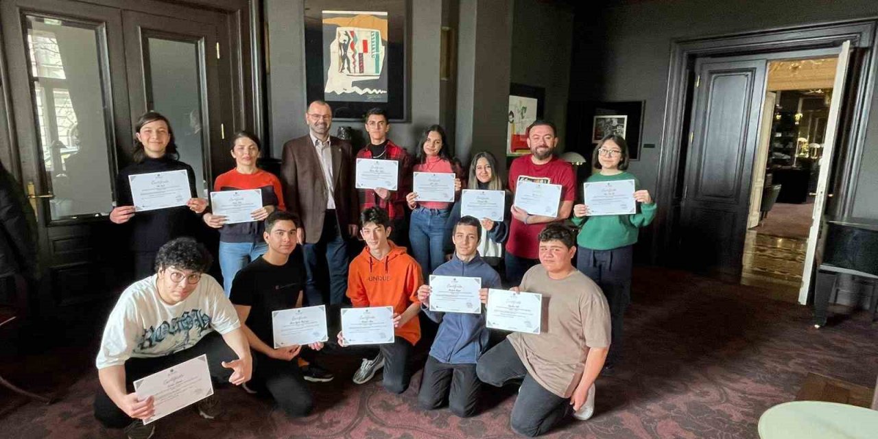 Lise öğrencileri Erasmus programı çerçevesinde 3 hafta staj yaptı