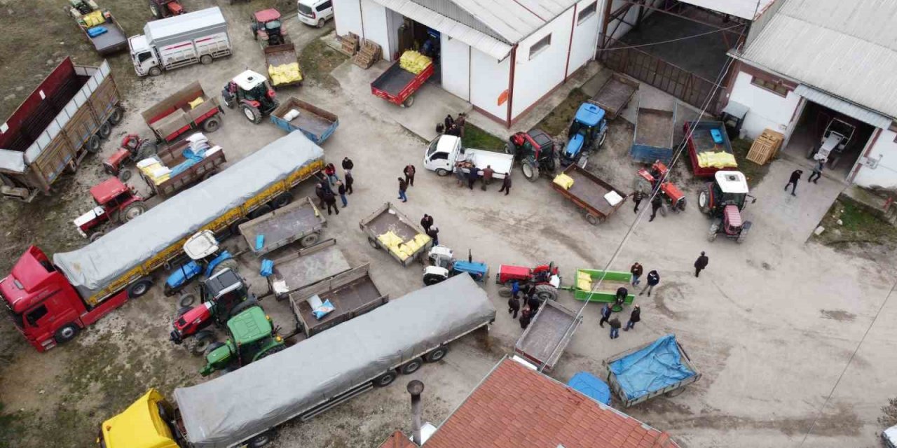 Duyan traktörüne binip buraya geldi