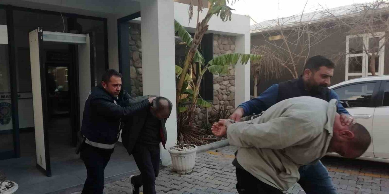 Urla’da uyuşturucu sattığı tespit edilen iki kişiye suçüstü