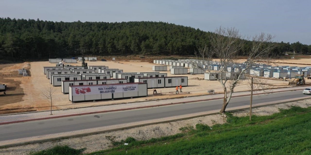 Sultanbeyli Belediyesi Elbistan ve Kırıkhan’da depremin yaralarını sarıyor