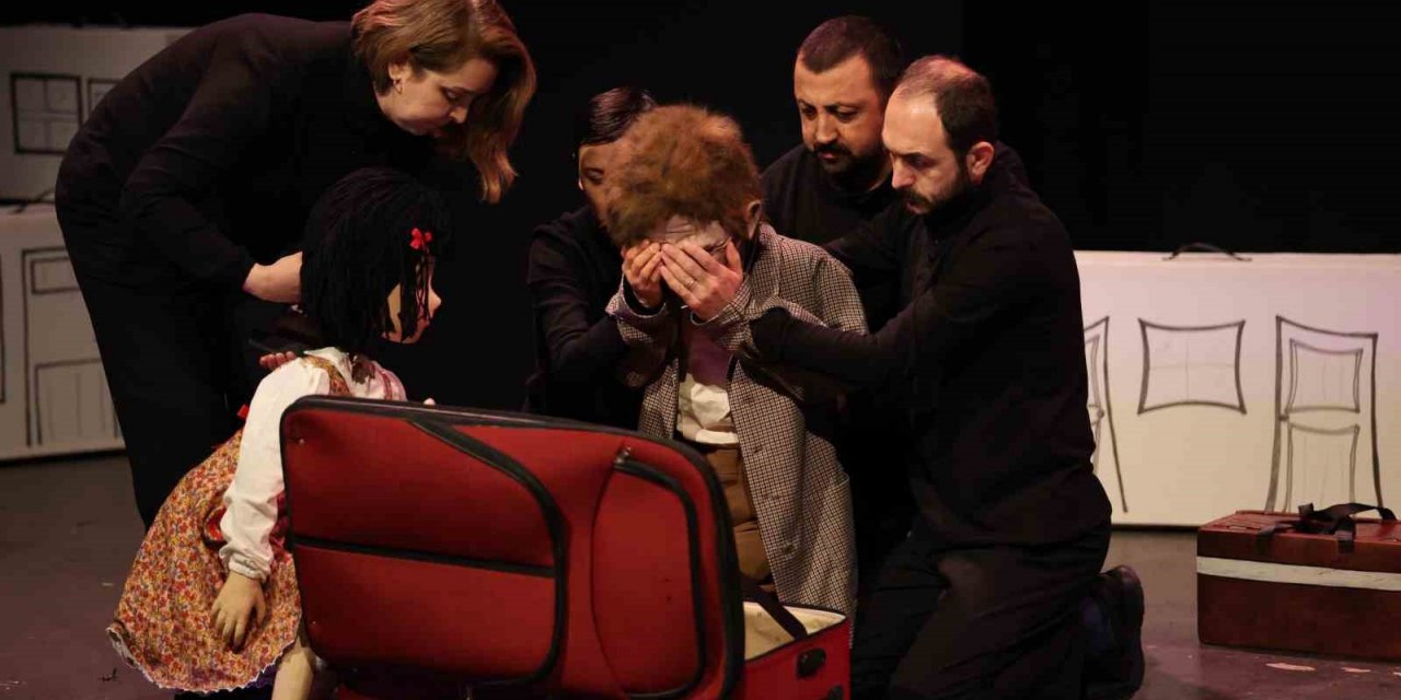 Antalya Şehir Tiyatrosu’ndan yetişkinler için kukla oyunu