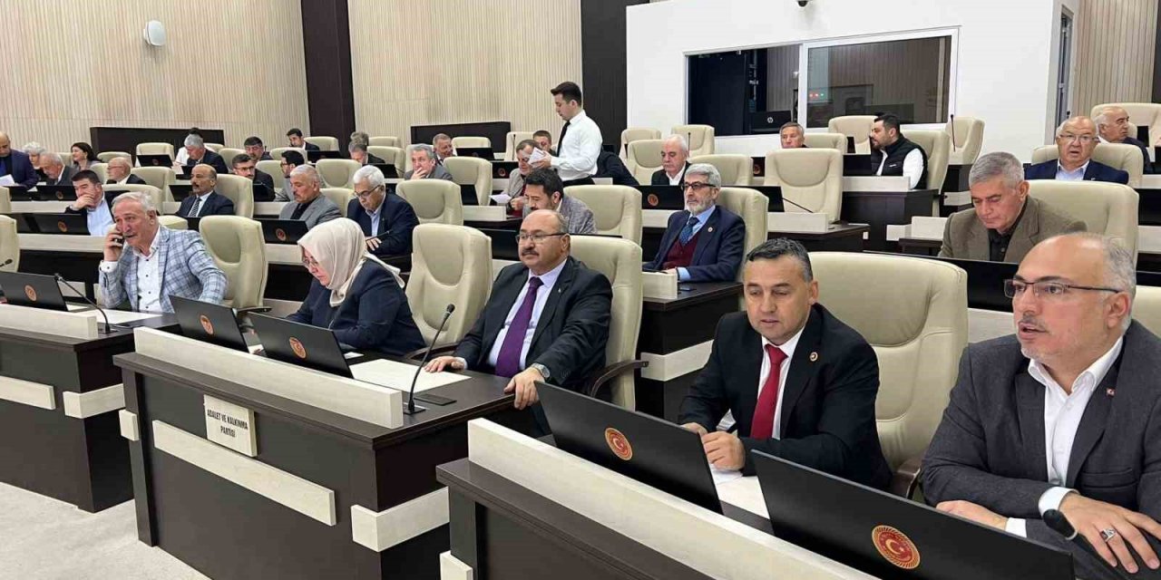 İl Özel İdare ekipleri deprem bölgesinde özveriyle çalıştı