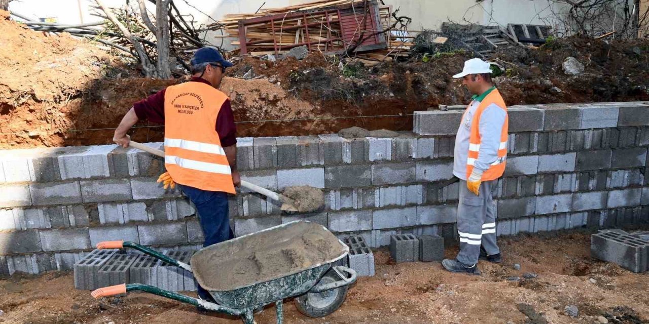 Manavgat Belediyesi’nden Emek Mahallesi’ne modern park