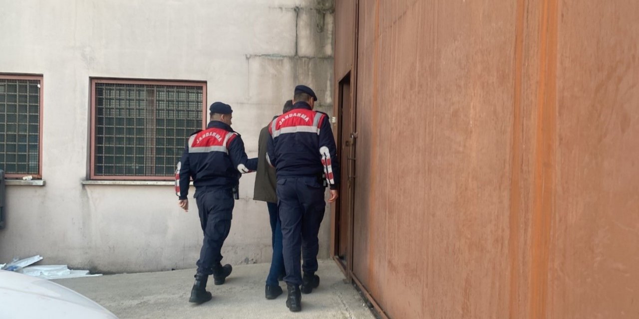 Aranan 2 hükümlü yakayı ele verdi