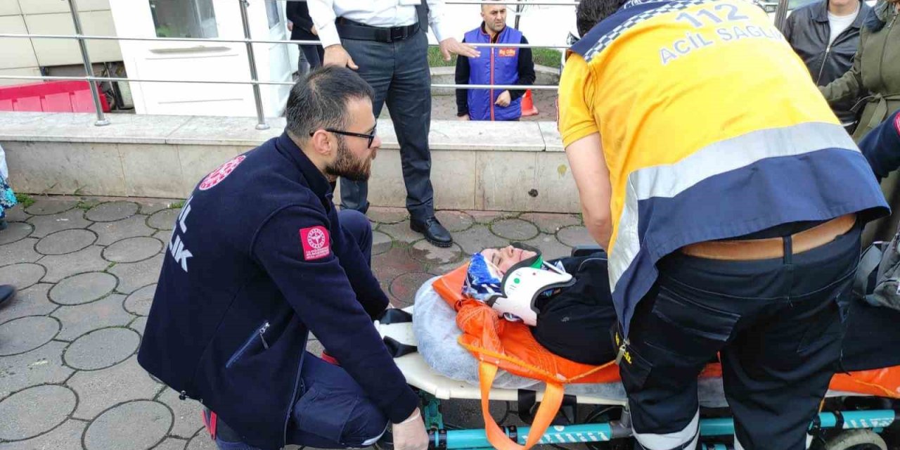 Fenalaşarak yere yığılan kadın hastanelik oldu