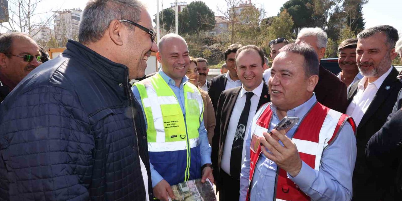 Başkan Muhittin Böcek Serik’te çalışmaları yerinde inceleyip bilgi aldı