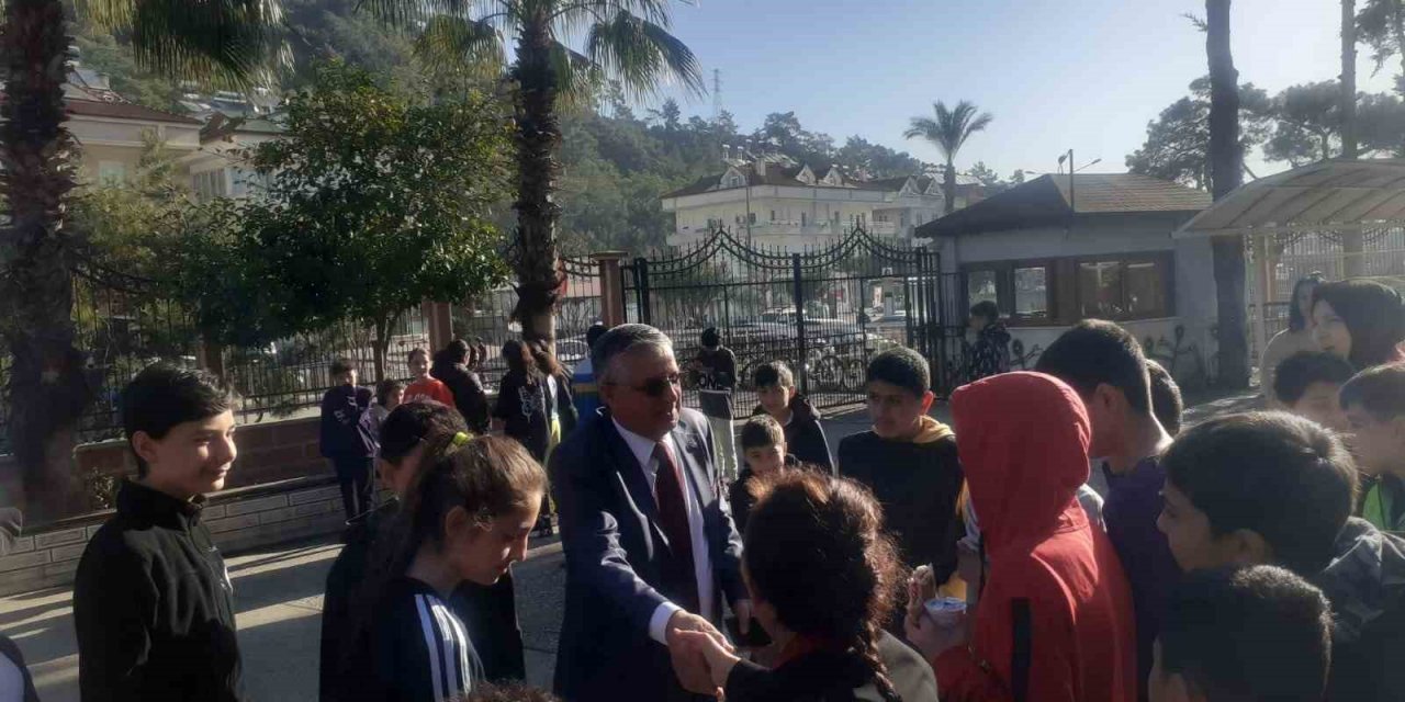 Başkan Topaloğlu öğrencilerle bir araya geldi