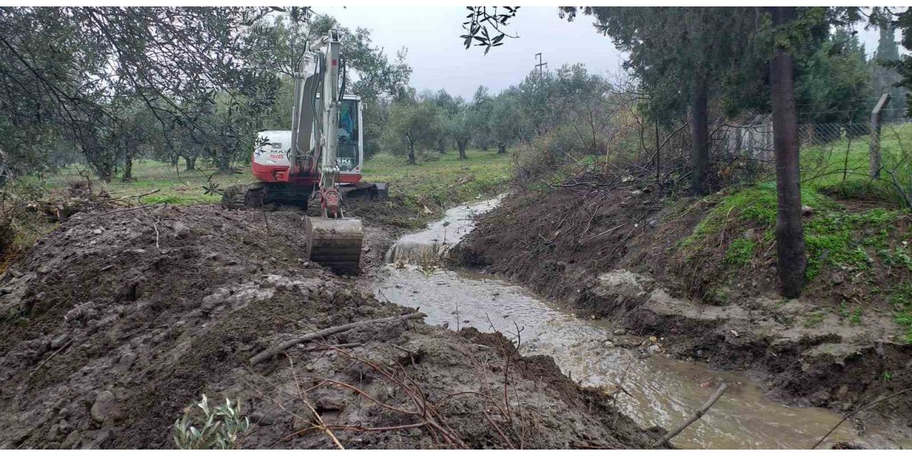 Dereler taşkınlara karşı temizleniyor