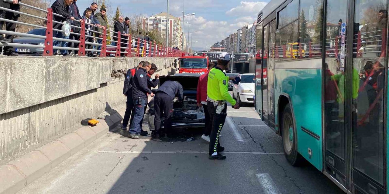 4 araç birbirine girdi: 1 yaralı