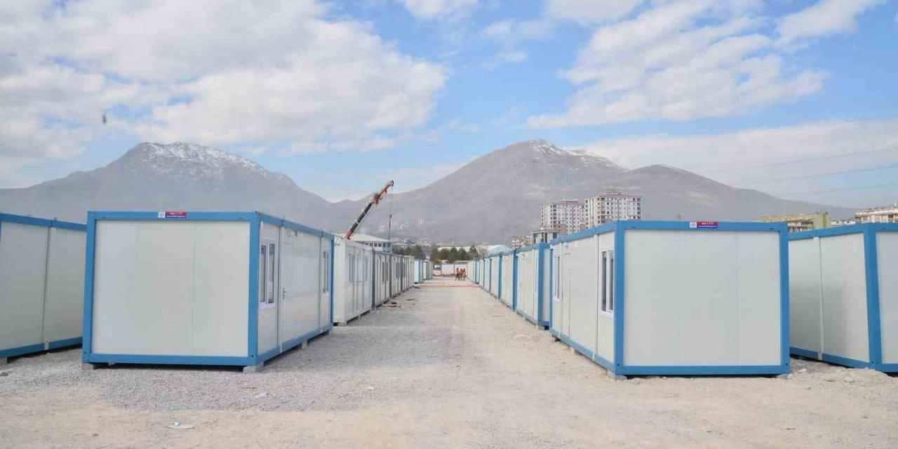 Başkan Zorluoğlu Elbistan’ın yaralarını sarmaya çalışıyor