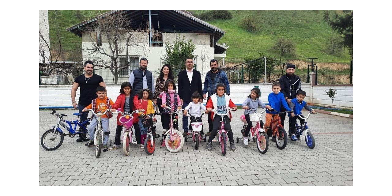 Depremzede çocukları mutlu ettiler