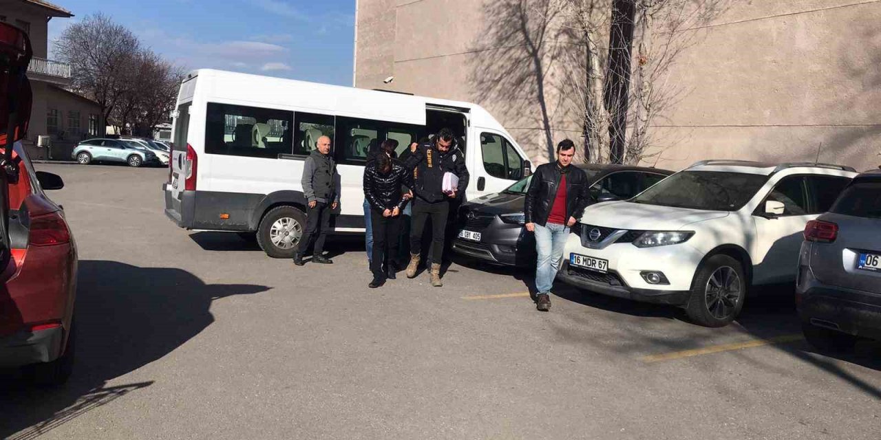 Depremzedeleri internette yayınladıkları sahte emlak ilanıyla dolandıran üç fırsatçı yakalandı