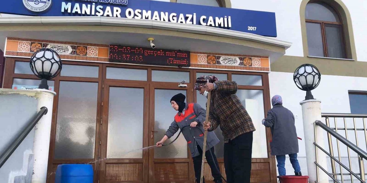 Bozüyük’te camilerde Ramazan temizliği