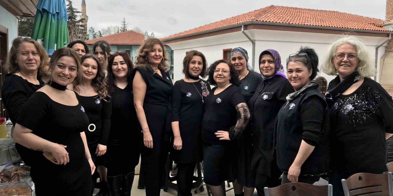 El Sanatları Eğitim ve Kültür Derneği 3’üncü yılını kutladı