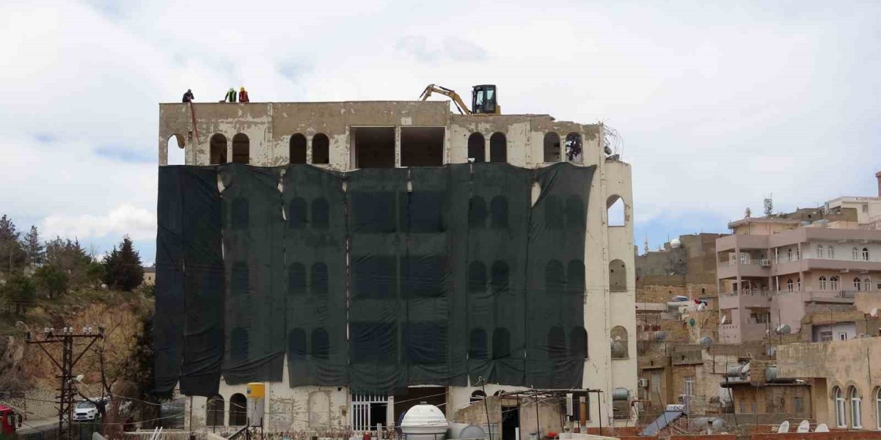 Mardin’de şimdiye kadar 29 milyon lira harcandı, bir betonarme daha yıkıldı