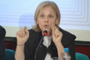 Tansel Çölaşan yine sahnede