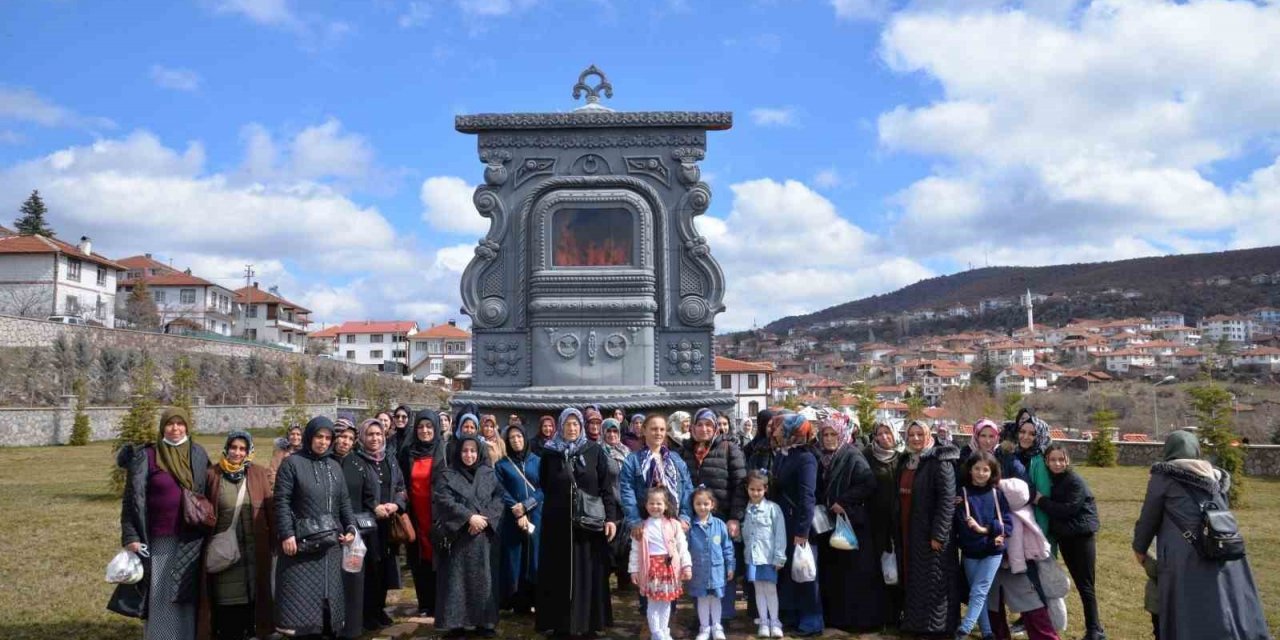 Başkan Oğuz kültür turu düzenledi