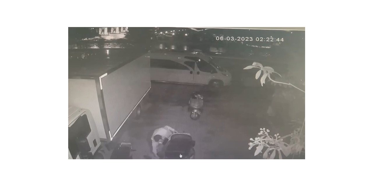 Elektrikli bisikleti elini kolunu sallaya sallaya çaldı