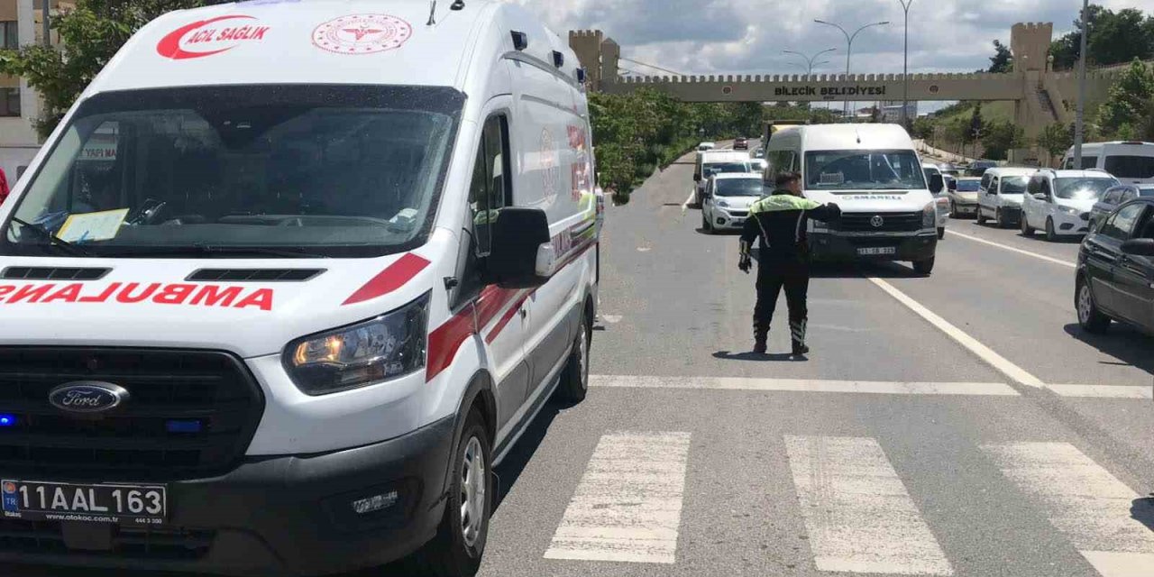 Devrilen motosiklet sürücüsü yaralandı