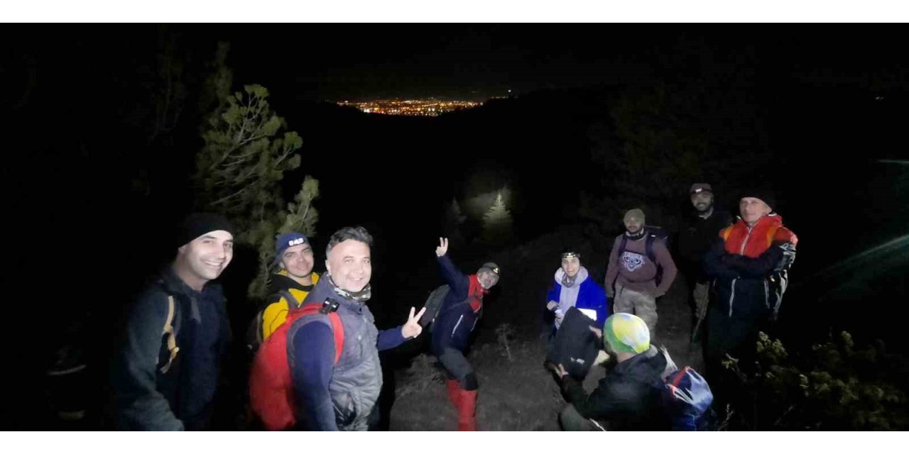Doğa tutkunlarından 6 kilometrelik gece yürüyüşü