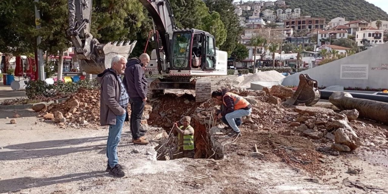Kaş yat limanı kanalizasyon sorunu çözüldü