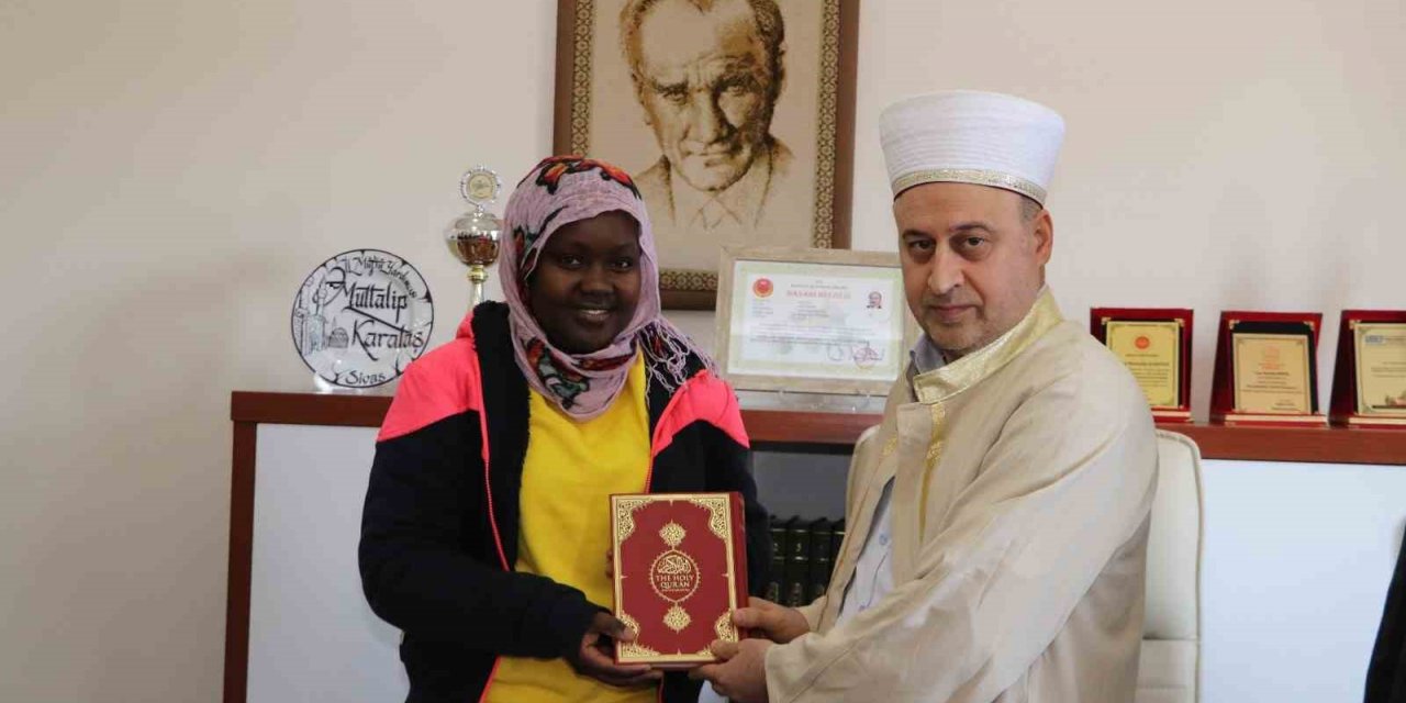 Ugandalı Namubıru’da İslam’ı seçip Zeynep ismini aldı