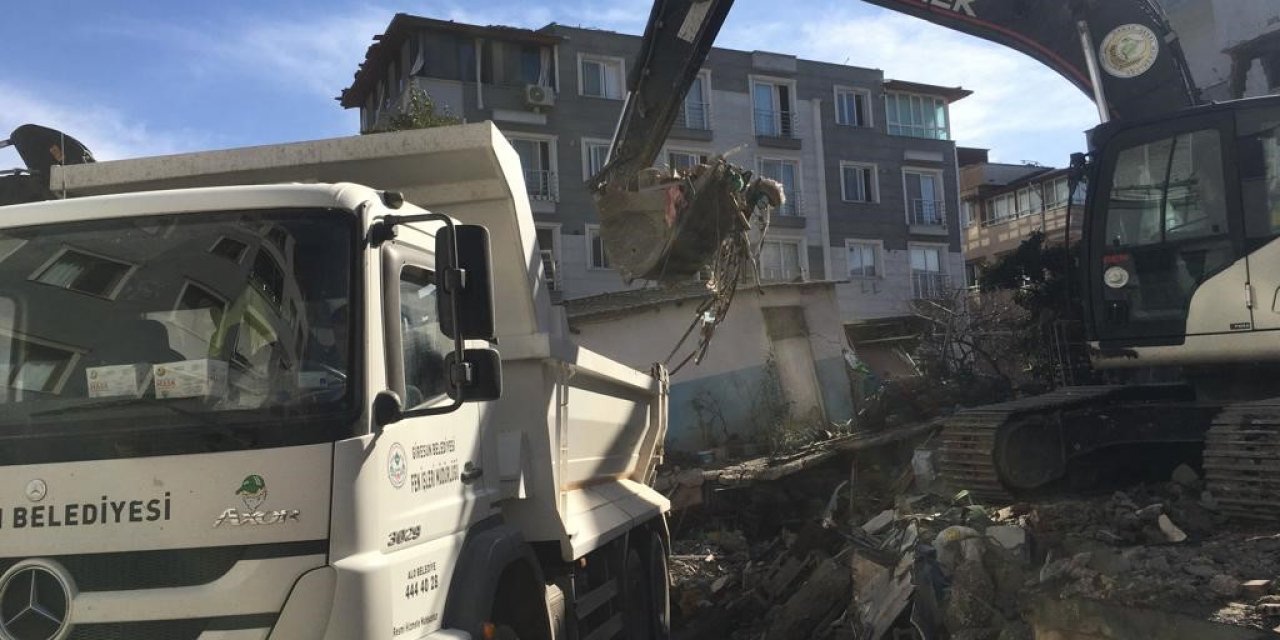Giresun Belediyesi deprem bölgesinde çalışmalarını sürdürüyor