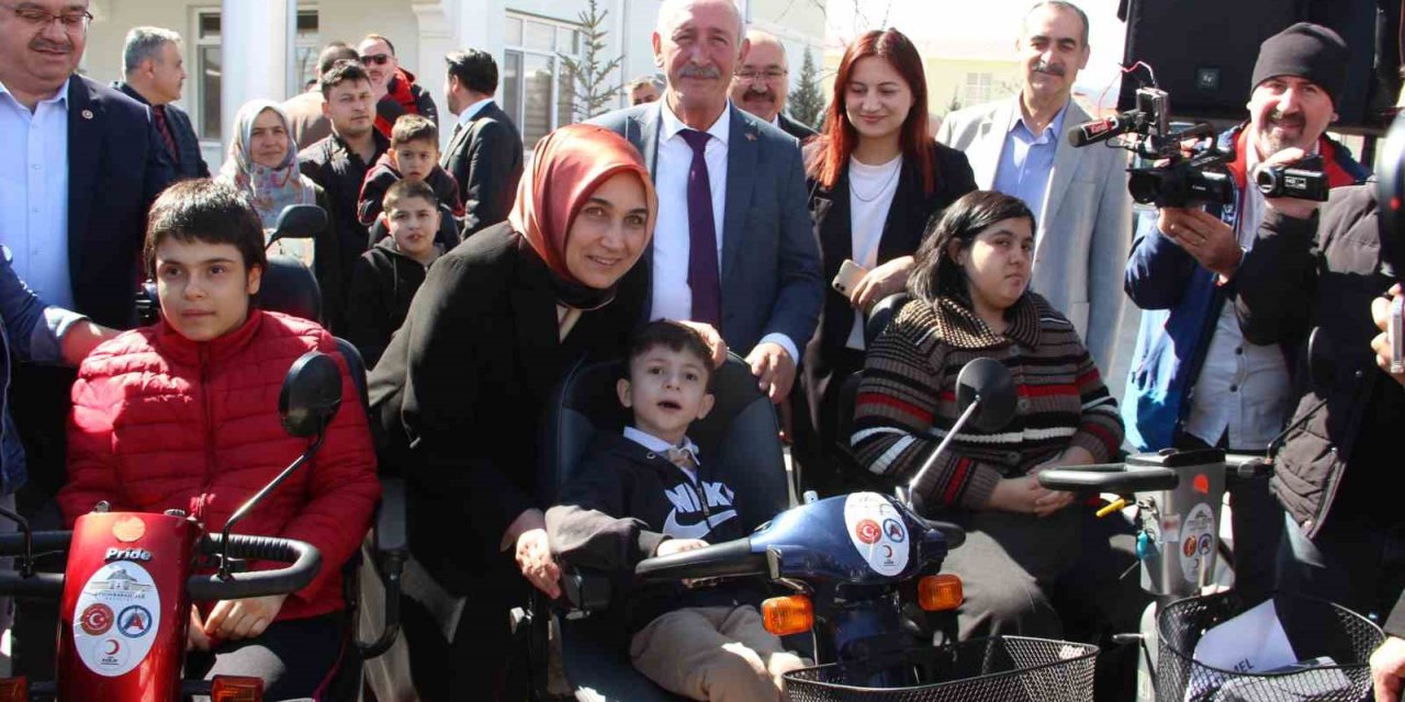 Afyonkarahisar’da 85 engellinin artık akülü aracı var