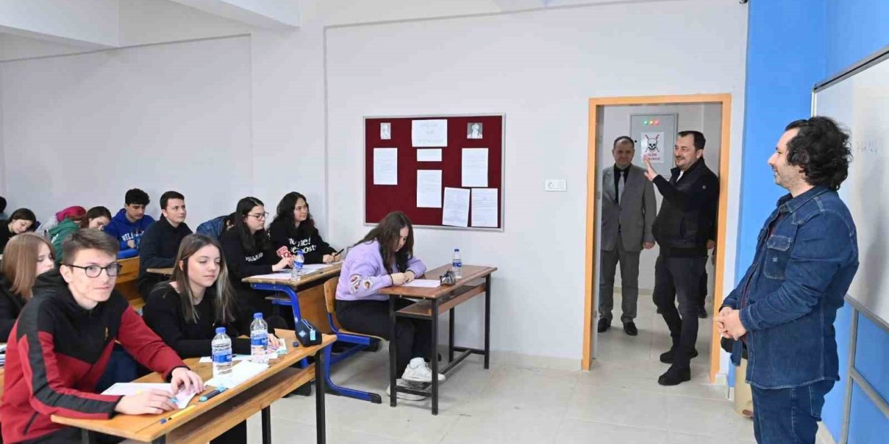 Belediyeden TYT ve AYT deneme sınavları sürüyor