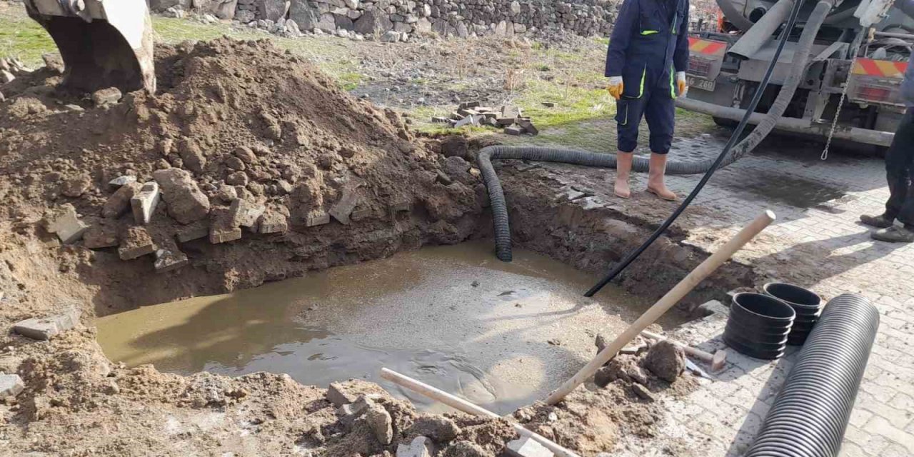 Özel İdare ekiplerinin köylerde ki çalışmaları devam ediyor