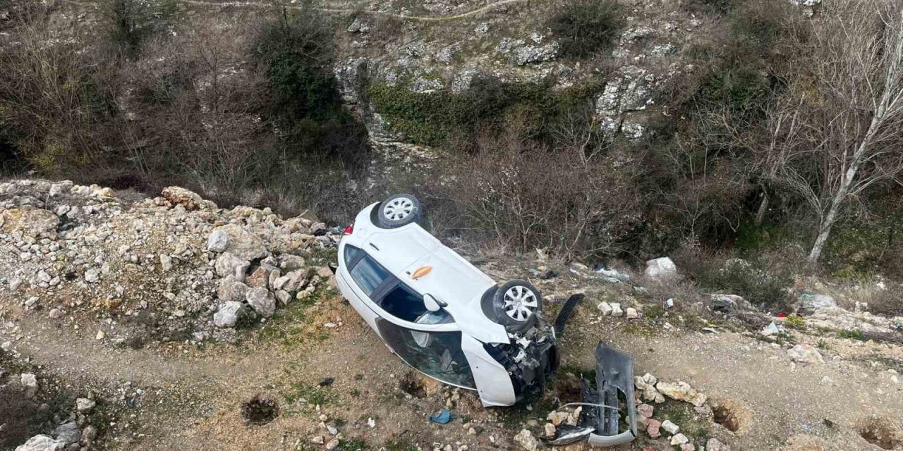 Depremzede sürücü aracıyla 8 metre yükseklikten düştü