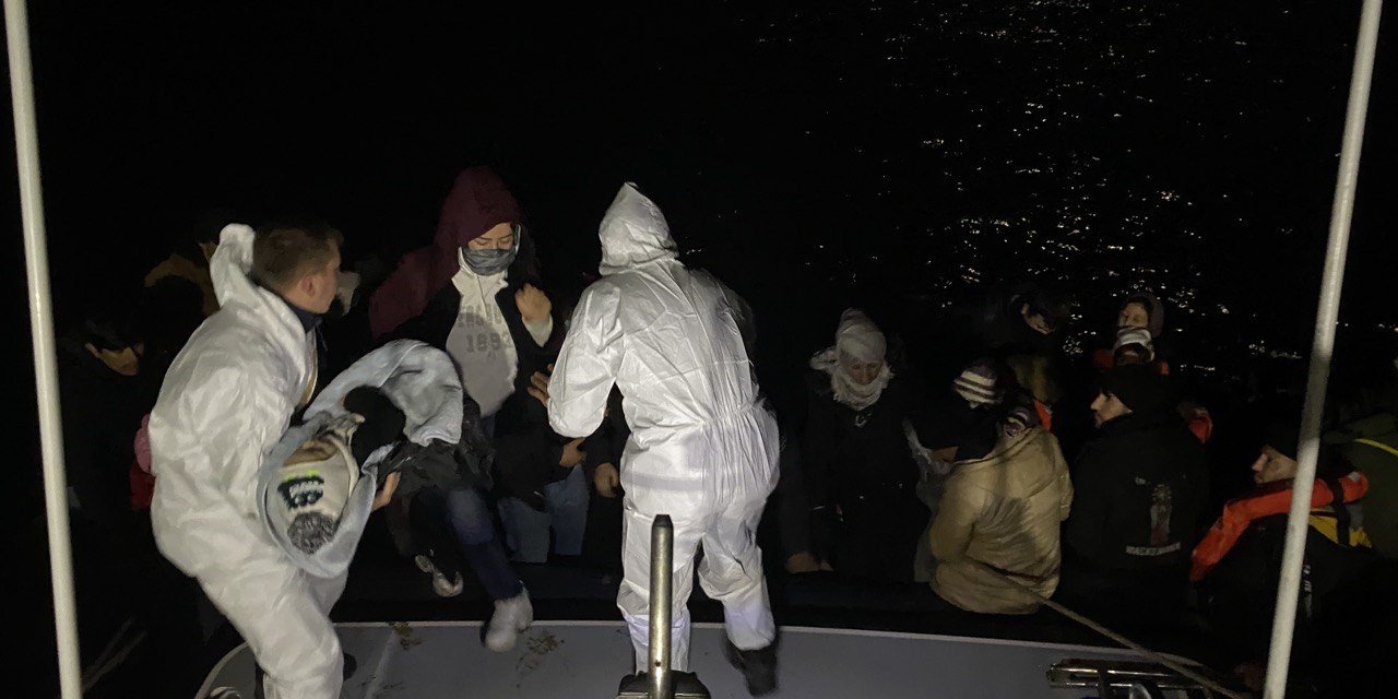 Yunan unsurları tarafından ölüme terk edilen 43 kaçak göçmen kurtarıldı