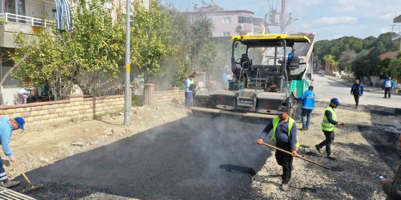 Aydın Büyükşehir Kuyucak’ta yol yapım çalışmalarını sürdürüyor