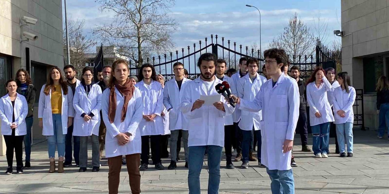 İstanbul Üniversitesi Veteriner Fakültesi öğrencileri eylemlerini sürdürüyor