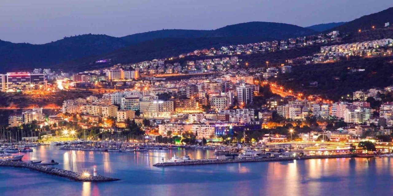 Kuşadası, yaşamak ve yatırım yapmak isteyenler için cazibe merkezi oldu