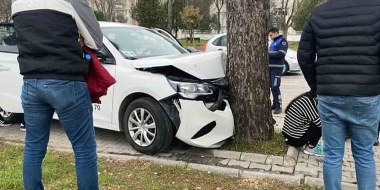 Aday sürücü sınavda ehliyetini alamadan kaza yaptı
