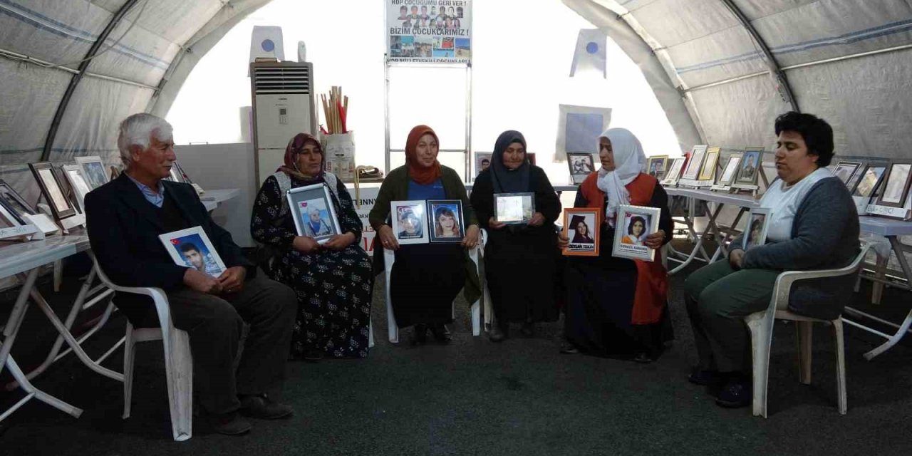 Ailelerin evlat nöbeti kararlılıkla sürüyor