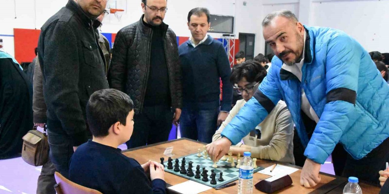 Sivas satrançta "Tek Yürek"